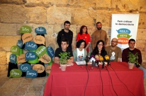 Membres dels diferents col·lectius que impulsen les preguntes n'han explicat el contingut aquest dimarts a Tarragona. Foto: ACN