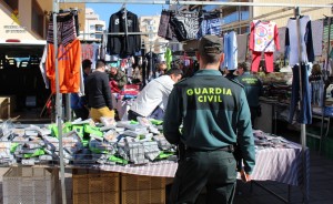 Imatge de l'operatiu en un dels mercats ambulants
