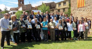 Fotografia de família de tots els representants de municipis i establiments que han rebut la certificació de Destinació de Turisme Familiar