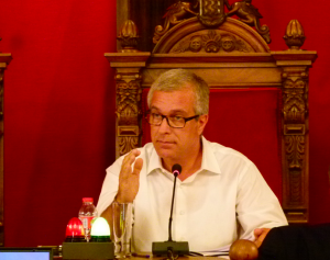 L'alcalde Josep Fèlix Ballesteros ha afirmat que no prohibirà el burca ni el nicab, per no prevaricar. Foto: Joan Marc Salvat