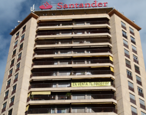 Un pis en venda a l'edifici del Santander, antic Atlàntic. Foto: Adrià Recasens / Tarragona21
