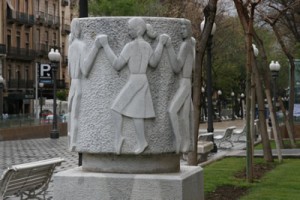 Monument de la Sardana a la Rambla Nova